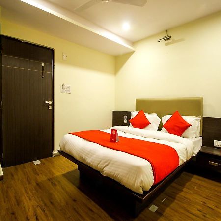 New Rajdhani Hotel Vadodara Dış mekan fotoğraf
