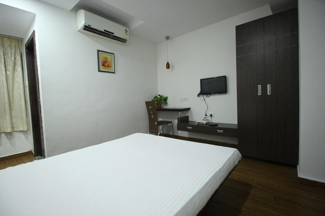 New Rajdhani Hotel Vadodara Dış mekan fotoğraf