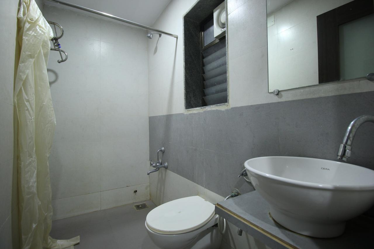 New Rajdhani Hotel Vadodara Dış mekan fotoğraf