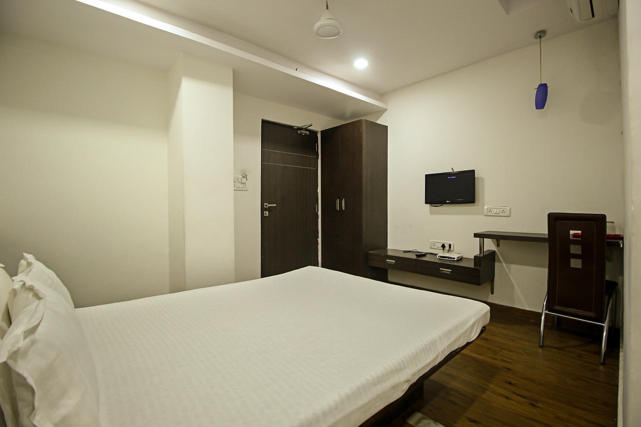 New Rajdhani Hotel Vadodara Dış mekan fotoğraf