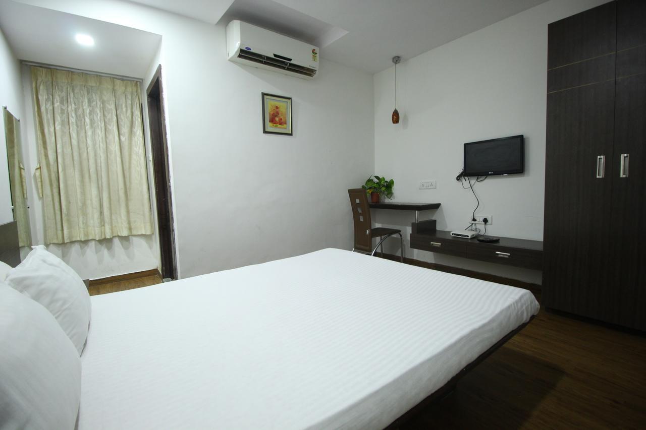 New Rajdhani Hotel Vadodara Dış mekan fotoğraf