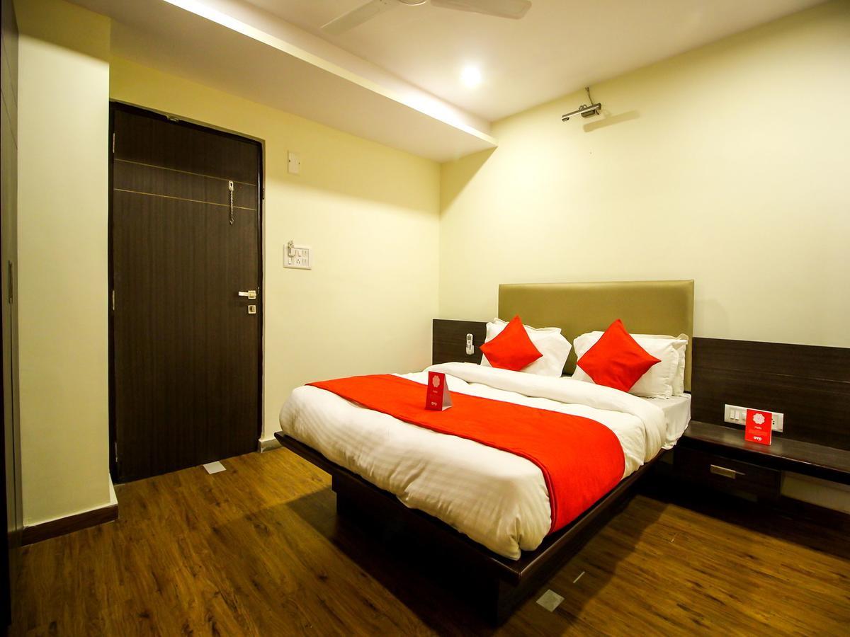 New Rajdhani Hotel Vadodara Dış mekan fotoğraf
