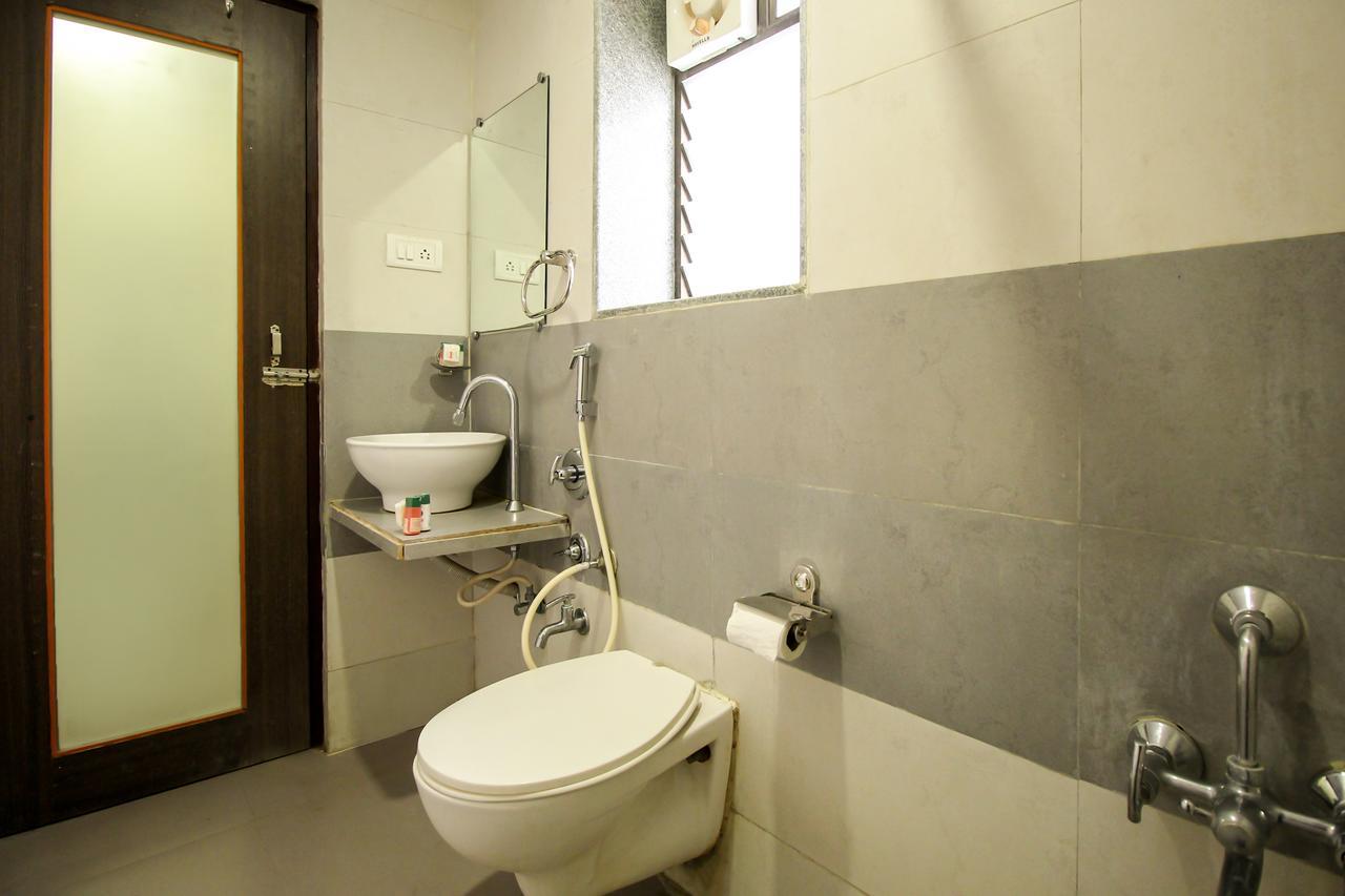 New Rajdhani Hotel Vadodara Dış mekan fotoğraf