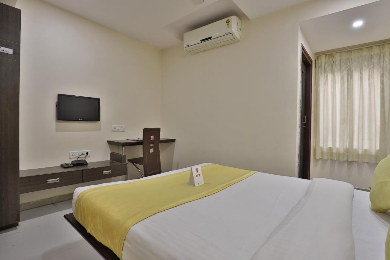 New Rajdhani Hotel Vadodara Dış mekan fotoğraf
