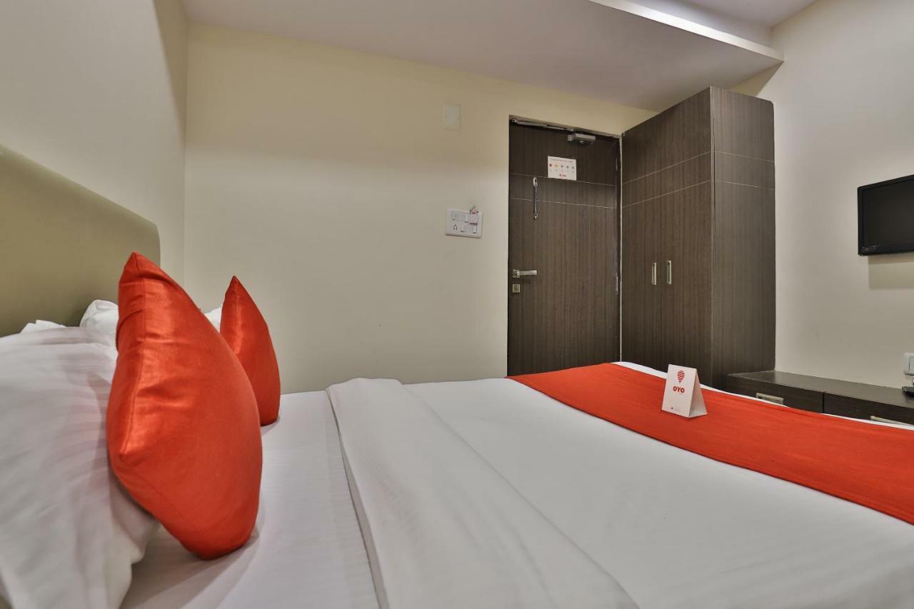 New Rajdhani Hotel Vadodara Dış mekan fotoğraf